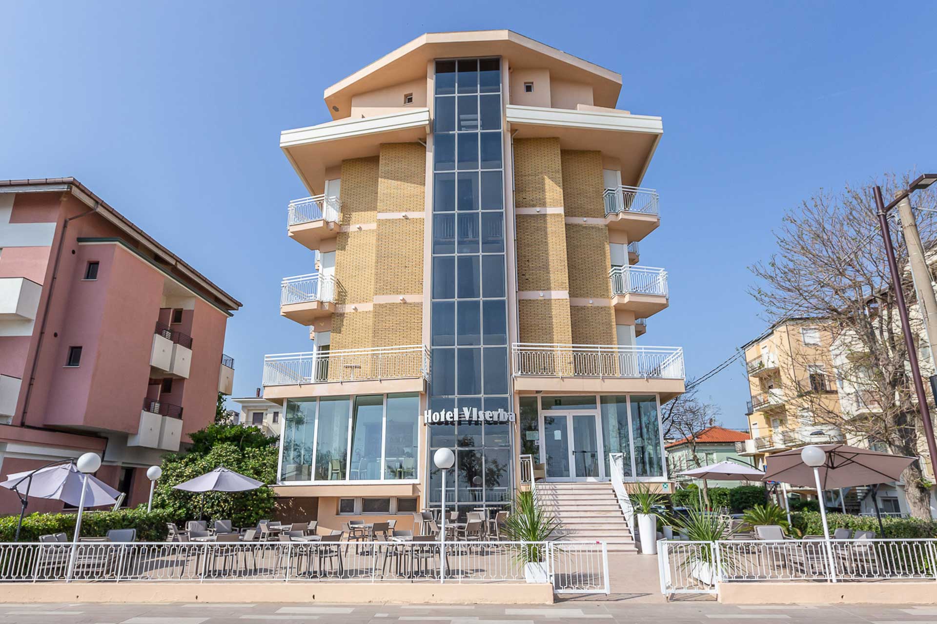 Hotel Viserba Rimini - Facciata fronte mare